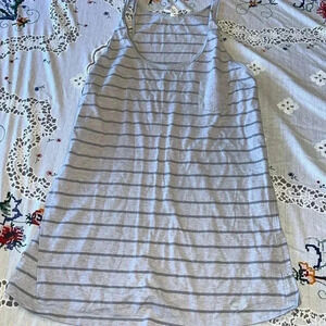 Under Armour heat gear loose fit size small tank top